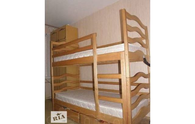 Двухъярусная кровать София с ящиками и матрасами.