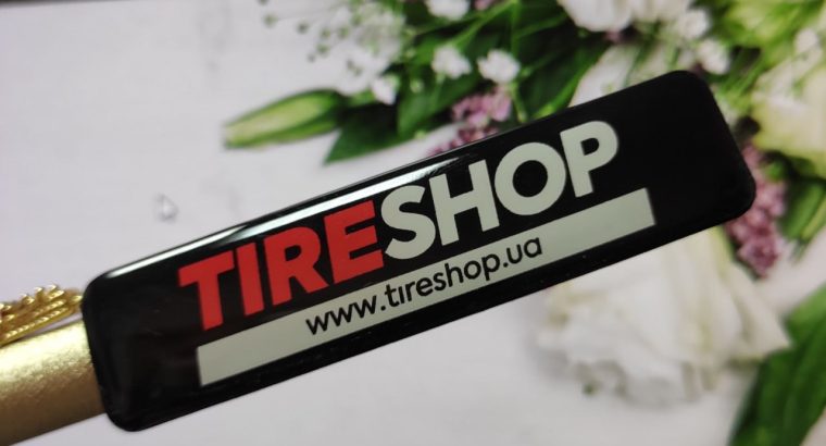 Об’ємна наклейка, шильда, смоляна етикетка.