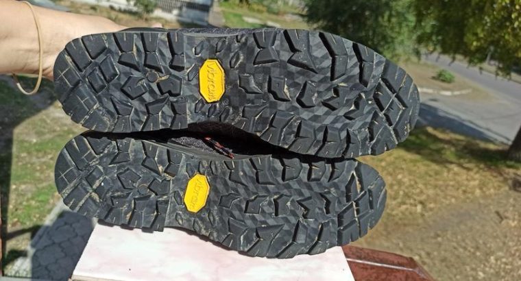 Ботинки мужские Decathlon Waterproof Vibram