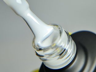 Must Have! Молочний Гель-лак Izzy Premium Milky для ідеального покриття