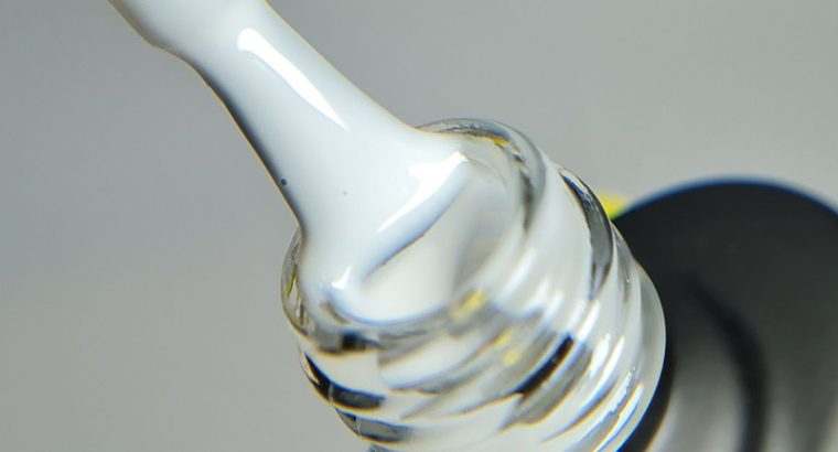 Must Have! Молочний Гель-лак Izzy Premium Milky для ідеального покриття