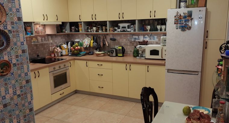 Комфортная, тёплая 2 (+1) квартира с персональным входом.