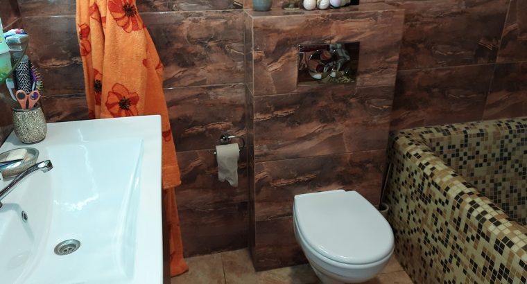 Комфортная, тёплая 2 (+1) квартира с персональным входом.