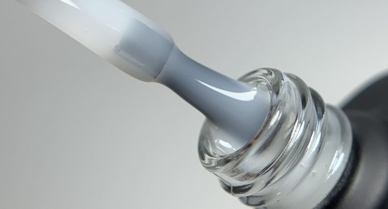 Трендовий Фініш: Молочний Топ для нігтів Izzy Milk Top 10мл (Камуфлюючий)