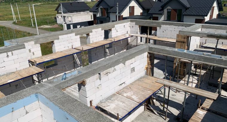 Будівництво будинків — від фундамента до даху