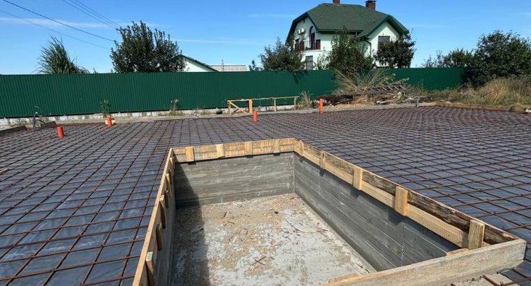 Будівництво будинків — від фундамента до даху