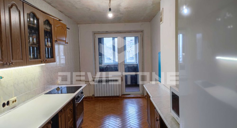 Продаж 3х Оболонь Мінська чистова під ремонт