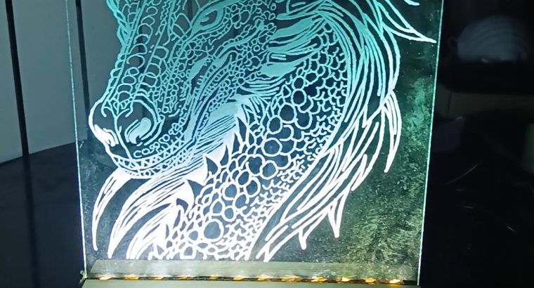 Портрети та картини вирізані на склі