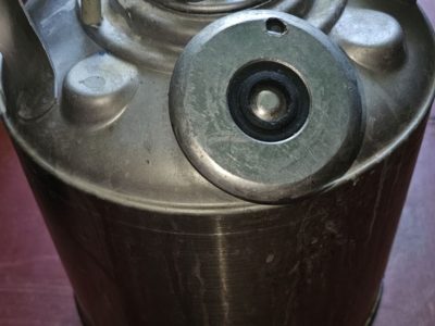 Продам пивні клешні, крани, редуктор, промивочний бачок, кеги.